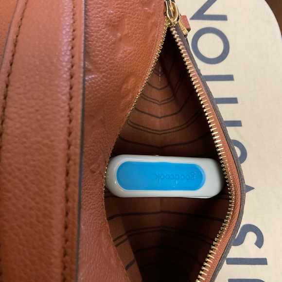 Louis Vuitton Pochette Métis Tan Crossbody Bag - Picture 10 of 16